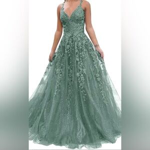 Elegant Mint/Green Lace Evening Gown